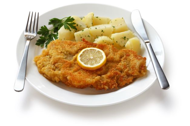 Traditionelles Wiener Schnitzel mit Petersilkartoffeln